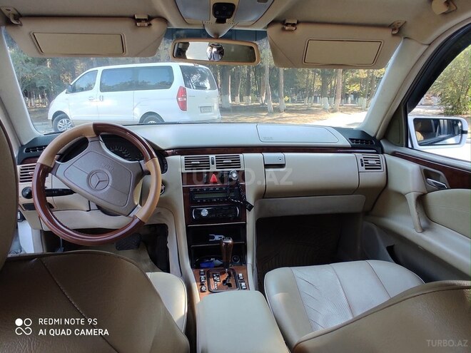 Mercedes E 240 1999, 305,000 km - 2.6 l - Bakı