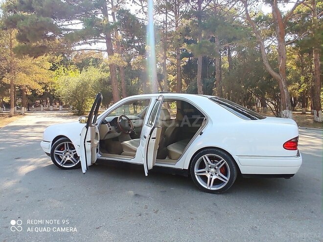 Mercedes E 240 1999, 305,000 km - 2.6 l - Bakı