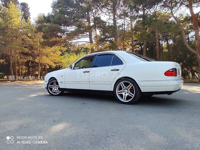 Mercedes E 240 1999, 305,000 km - 2.6 l - Bakı