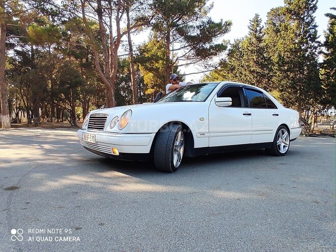 Mercedes E 240 1999, 305,000 km - 2.6 l - Bakı