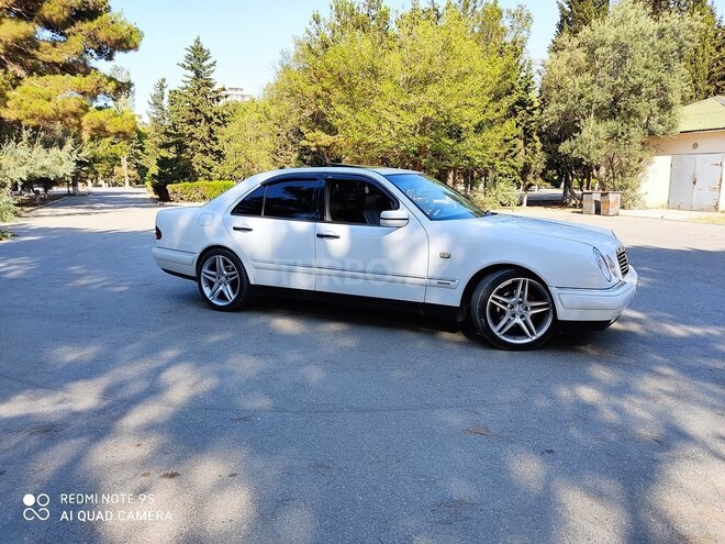 Mercedes E 240 1999, 305,000 km - 2.6 l - Bakı