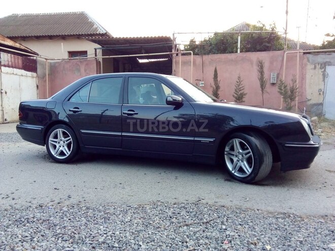 Mercedes E 220 2001, 295,770 km - 2.2 l - Hacıqabul