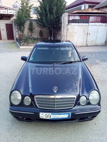 Mercedes E 220 2001, 295,770 km - 2.2 l - Hacıqabul