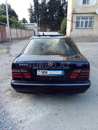 Mercedes E 220 2001, 295,770 km - 2.2 l - Hacıqabul