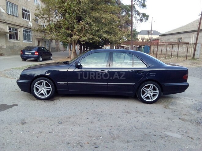 Mercedes E 220 2001, 295,770 km - 2.2 l - Hacıqabul