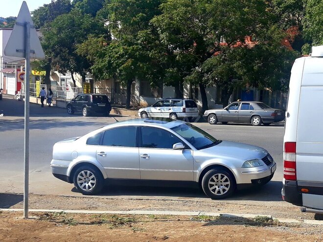 Volkswagen Passat 2002, 280,000 km - 1.8 l - Bakı
