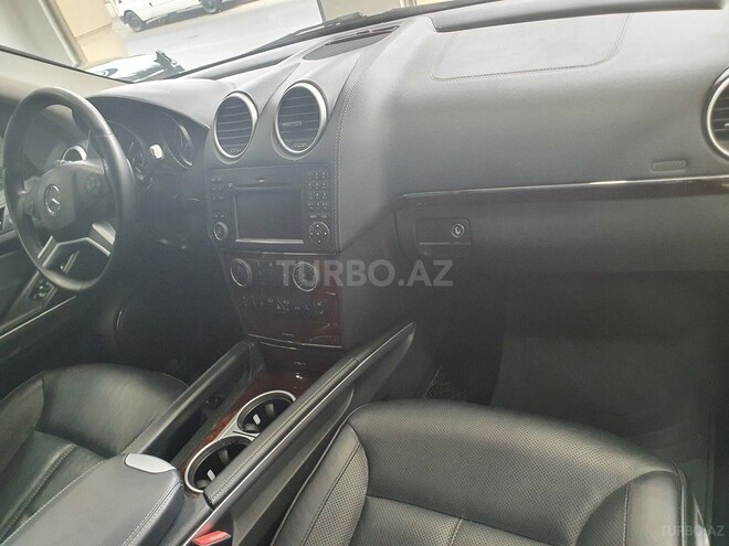 Mercedes GL 550 2009, 236,000 km - 5.5 l - Quba