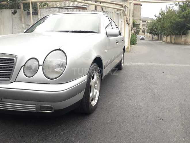 Mercedes E 220 1998, 325,000 km - 2.2 l - Bakı