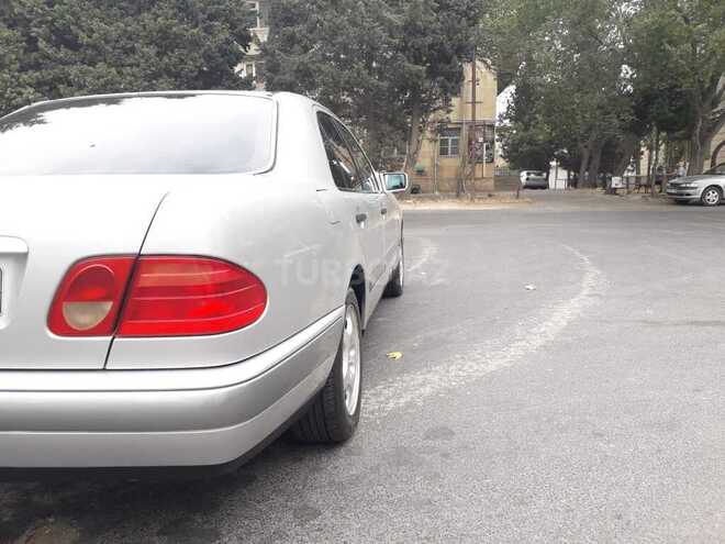 Mercedes E 220 1998, 325,000 km - 2.2 l - Bakı