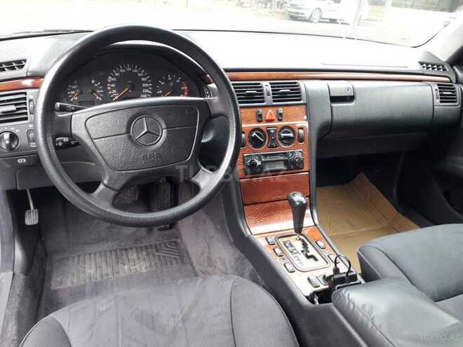 Mercedes E 220 1998, 325,000 km - 2.2 l - Bakı