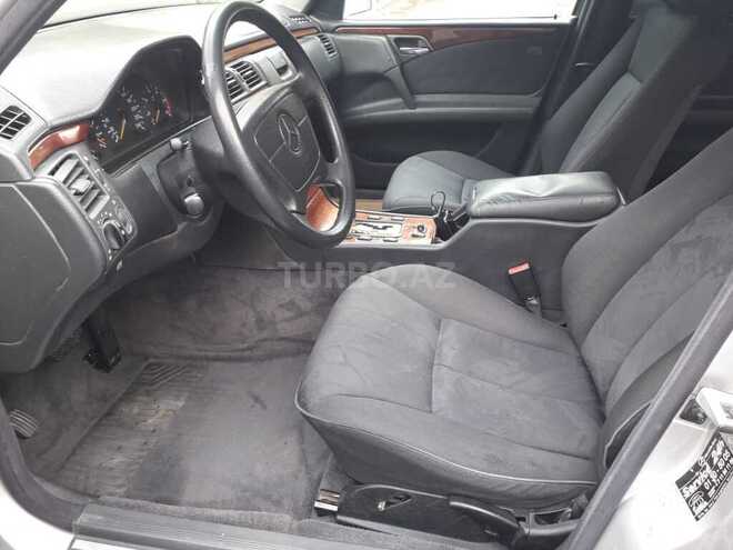 Mercedes E 220 1998, 325,000 km - 2.2 l - Bakı