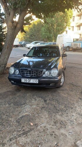 Mercedes E 320 2000, 196,000 km - 3.2 l - Bakı