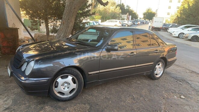 Mercedes E 320 2000, 196,000 km - 3.2 l - Bakı