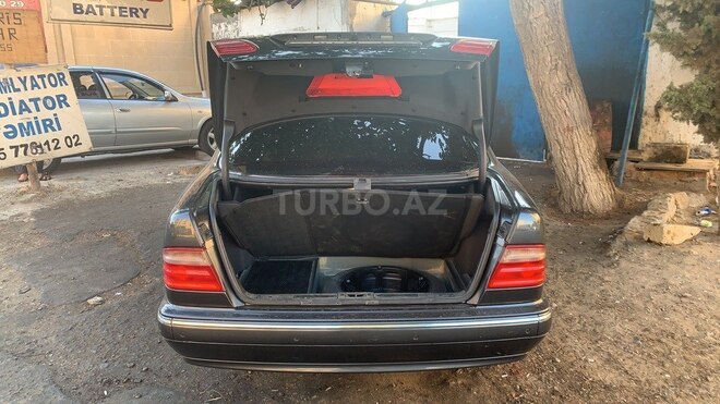 Mercedes E 320 2000, 196,000 km - 3.2 l - Bakı