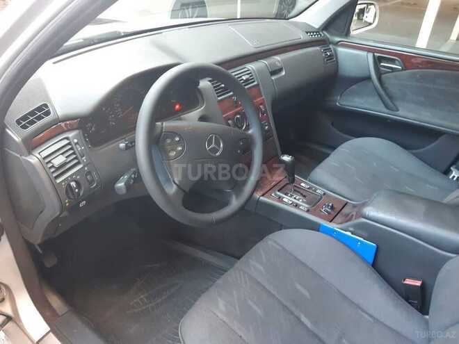 Mercedes E 220 2001, 296,328 km - 2.2 l - Bakı