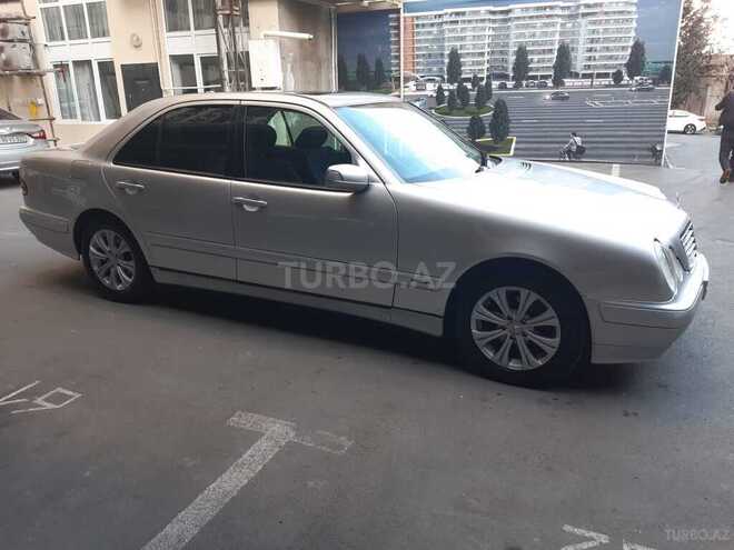 Mercedes E 220 2001, 296,328 km - 2.2 l - Bakı