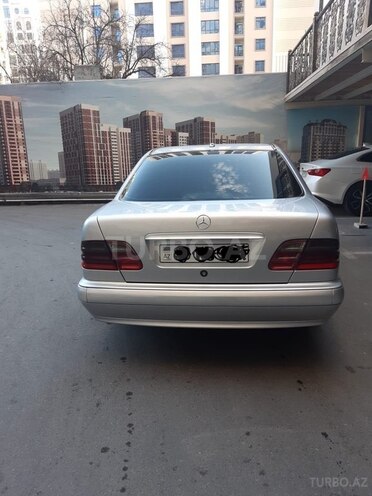 Mercedes E 220 2001, 296,328 km - 2.2 l - Bakı