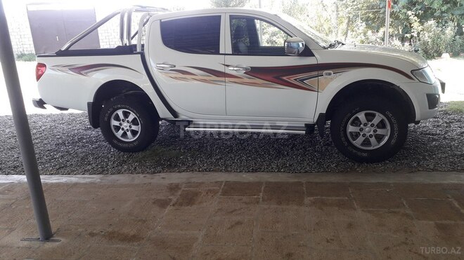 Mitsubishi L200 2012, 198,800 km - 2.5 l - Bakı