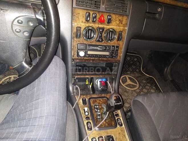 Mercedes E 220 2000, 312,000 km - 2.2 l - Bakı