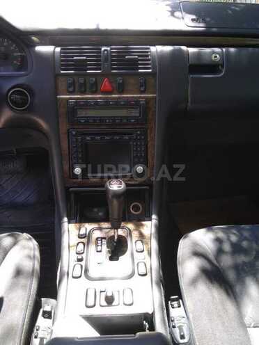 Mercedes E 240 2000, 257,000 km - 2.6 л - Bakı