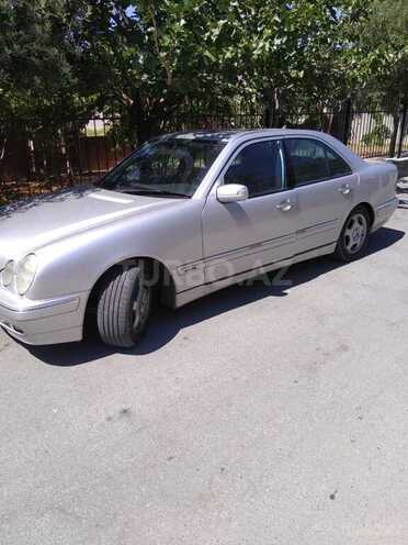 Mercedes E 240 2000, 257,000 km - 2.6 л - Bakı