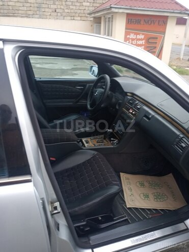 Mercedes E 240 2001, 326,000 km - 2.6 l - Lənkəran