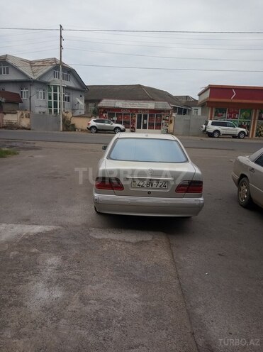Mercedes E 240 2001, 326,000 km - 2.6 l - Lənkəran