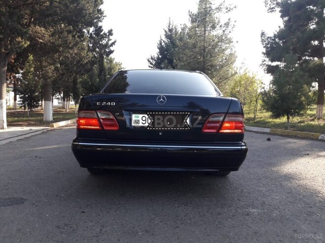 Mercedes E 240 2000, 250,012 km - 2.6 l - Salyan