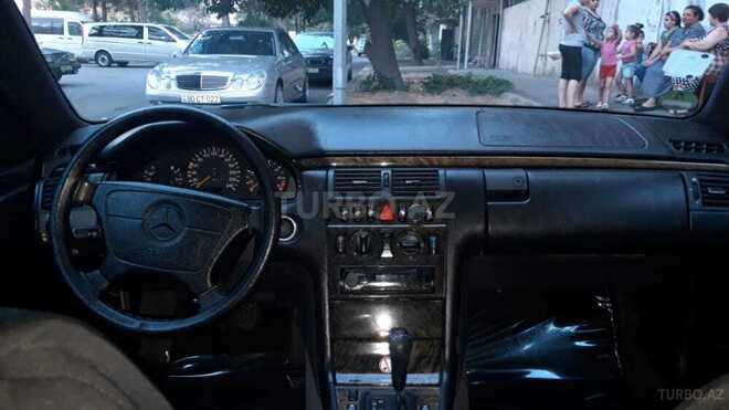 Mercedes E 200 1999, 289,000 km - 2.0 l - Bakı
