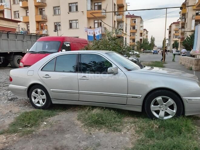 Mercedes E 240 2001, 274,000 km - 2.6 l - Yevlax
