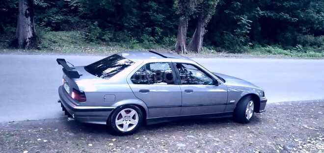 BMW 318 1994, 320,000 km - 1.8 l - Qax