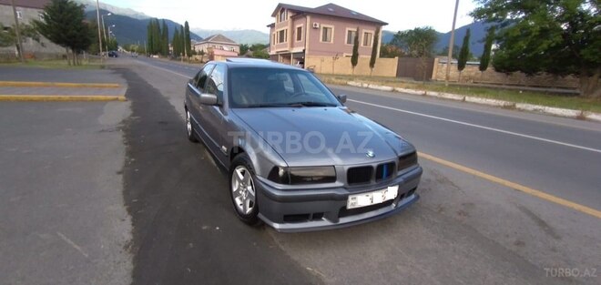 BMW 318 1994, 320,000 km - 1.8 l - Qax