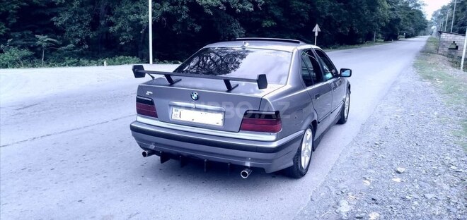BMW 318 1994, 320,000 km - 1.8 l - Qax
