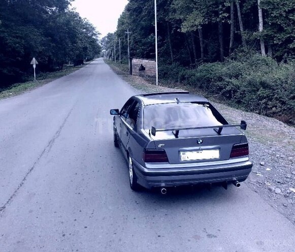 BMW 318 1994, 320,000 km - 1.8 l - Qax
