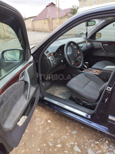Mercedes E 240 2001, 296,923 km - 2.6 l - Bakı