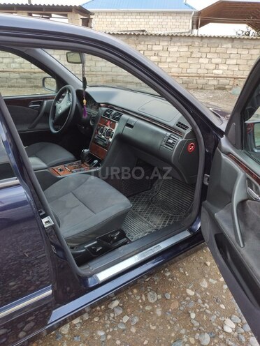 Mercedes E 240 2001, 296,923 km - 2.6 l - Bakı