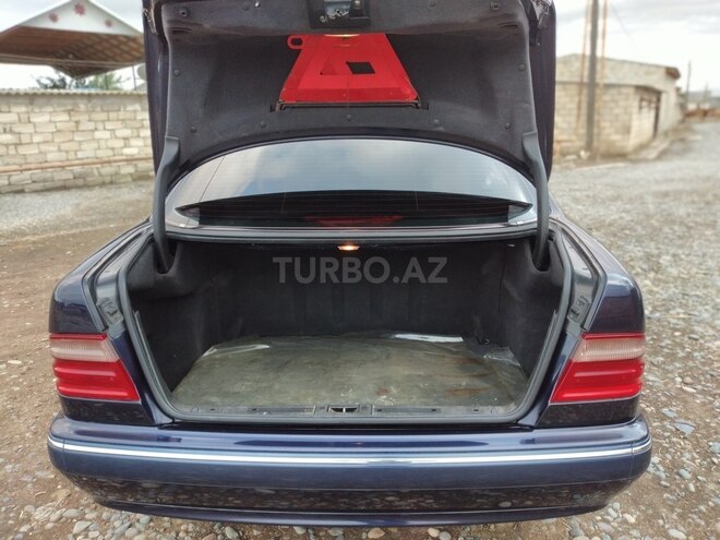 Mercedes E 240 2001, 296,923 km - 2.6 l - Bakı