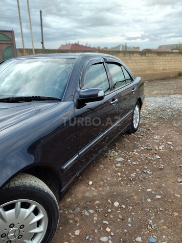 Mercedes E 240 2001, 296,923 km - 2.6 l - Bakı