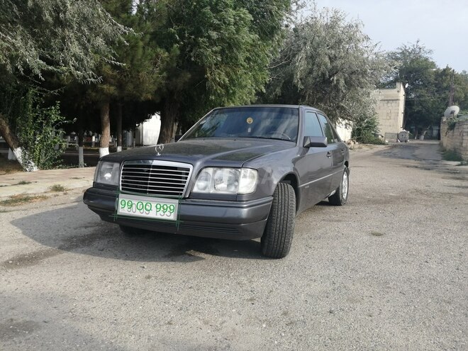 Mercedes E 220 1995, 251,000 km - 2.2 l - Bakı
