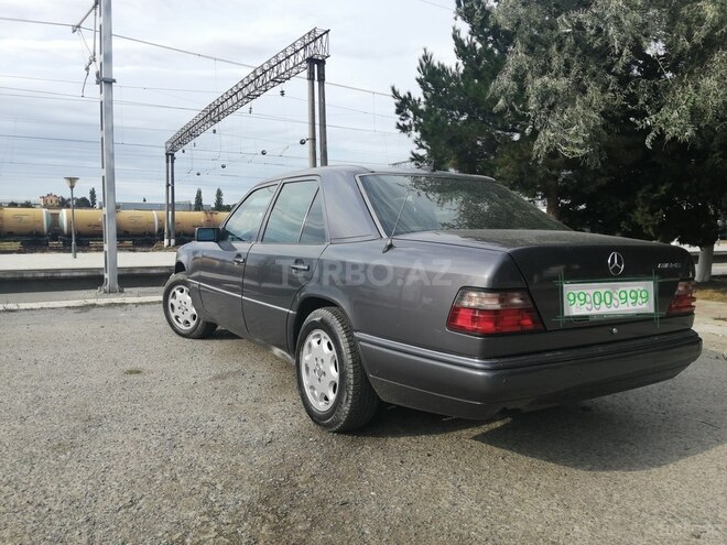 Mercedes E 220 1995, 251,000 km - 2.2 l - Bakı