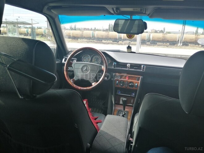 Mercedes E 220 1995, 251,000 km - 2.2 l - Bakı