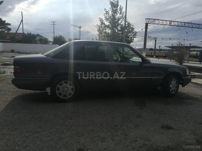 Mercedes E 220 1995, 251,000 km - 2.2 l - Bakı