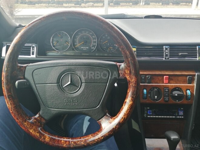 Mercedes E 220 1995, 251,000 km - 2.2 l - Bakı