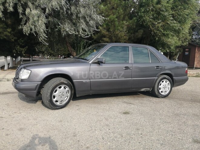 Mercedes E 220 1995, 251,000 km - 2.2 l - Bakı