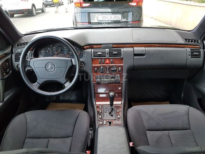 Mercedes E 240 1998, 182,000 km - 2.4 l - Bakı