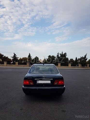 Mercedes E 240 1998, 182,000 km - 2.4 l - Bakı