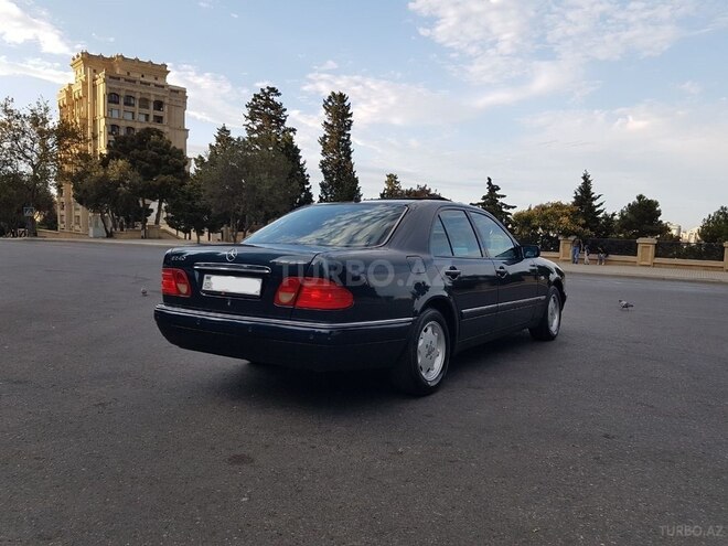 Mercedes E 240 1998, 182,000 km - 2.4 l - Bakı