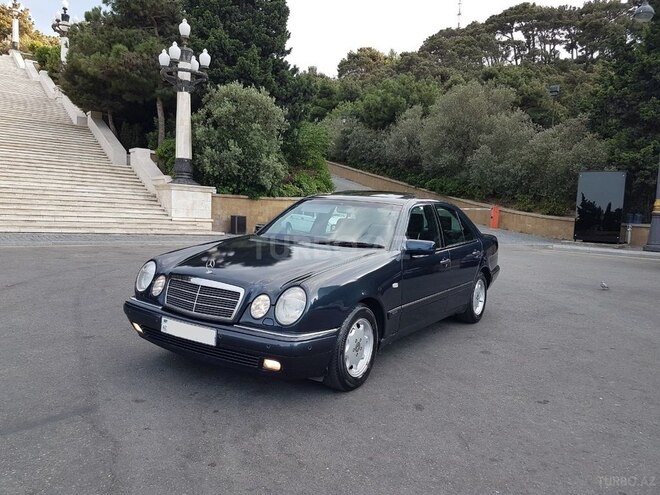 Mercedes E 240 1998, 182,000 km - 2.4 l - Bakı