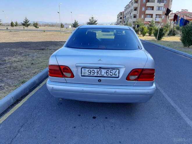 Mercedes E 230 1998, 310,000 km - 2.3 l - Qazax