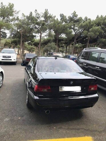 BMW 528 1997, 259,000 km - 2.8 l - Bakı